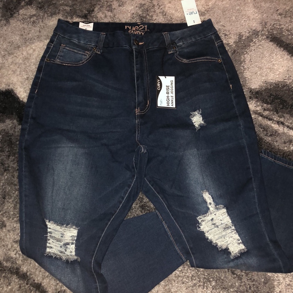 🆕 curvy dark wash denim